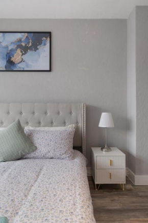 Edgware Oasis: Modern Haven near Tube & Park